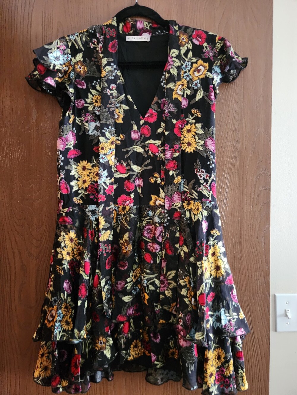Alice + Olivia Black Floral V-Neck Ruffle Dress,  Size 4